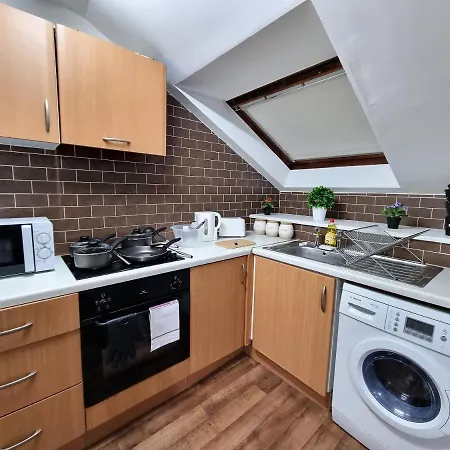 F15Gh - Stylish Home With Garden And Parking
